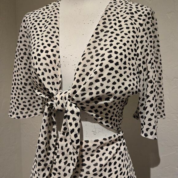 Lani the Label Hazel Keyhole Tie Bodice Tiered Flutter Sleeve Maxi Dress, Size M - Picture 5 of 9